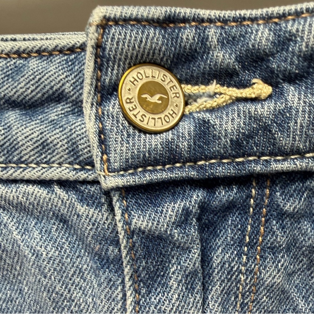 Hollister Ultra High Rise Mom Blue Jean Short Hollister Vintage Stretch Size 2 - Picture 2 of 5